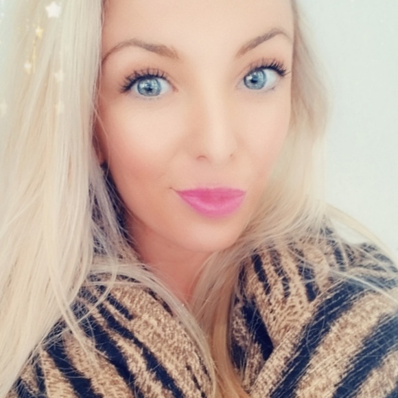 Krystal loves offers and bundles ๐๐ท๐ - Picture 1 of 1